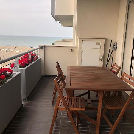 Brezza Da Mare Apartman Rimini Kültér fotó