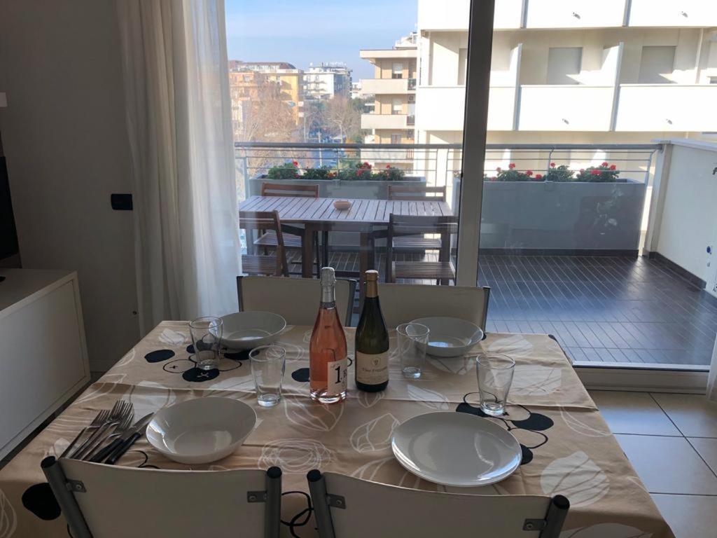 Brezza Da Mare Apartman Rimini Kültér fotó