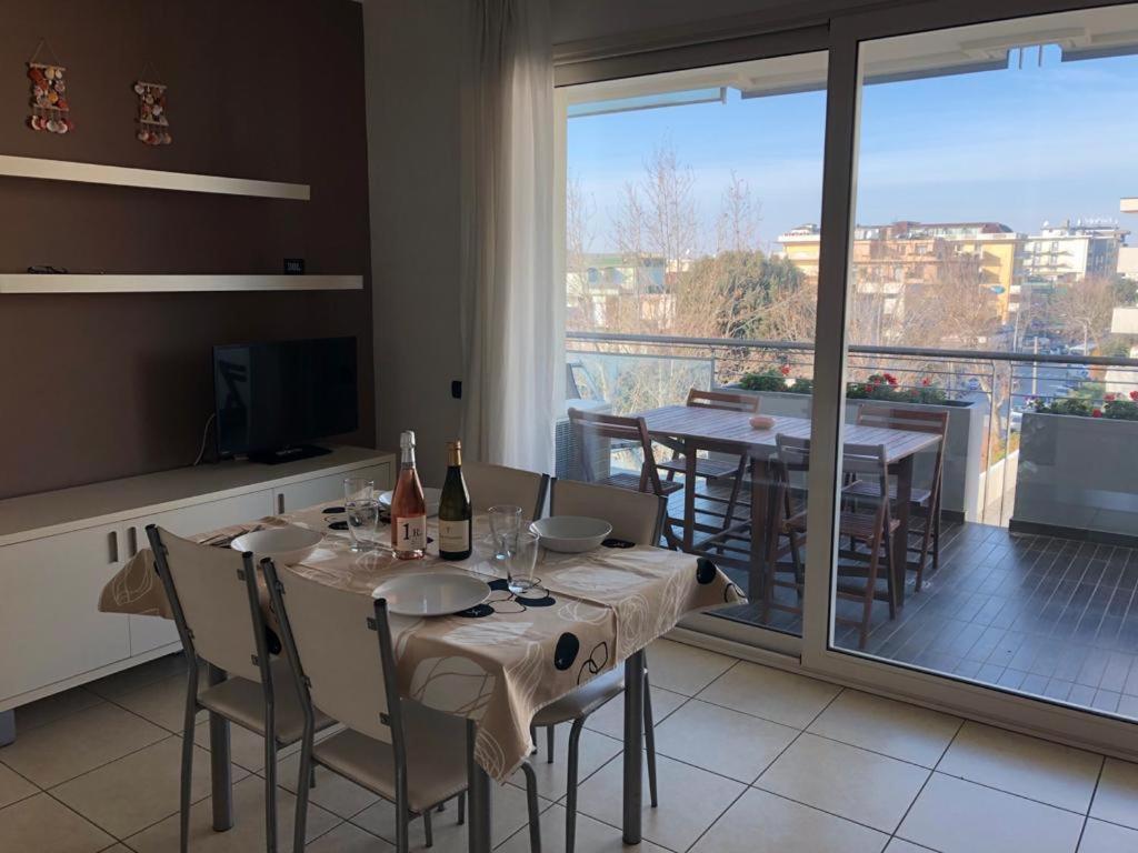 Brezza Da Mare Apartman Rimini Kültér fotó