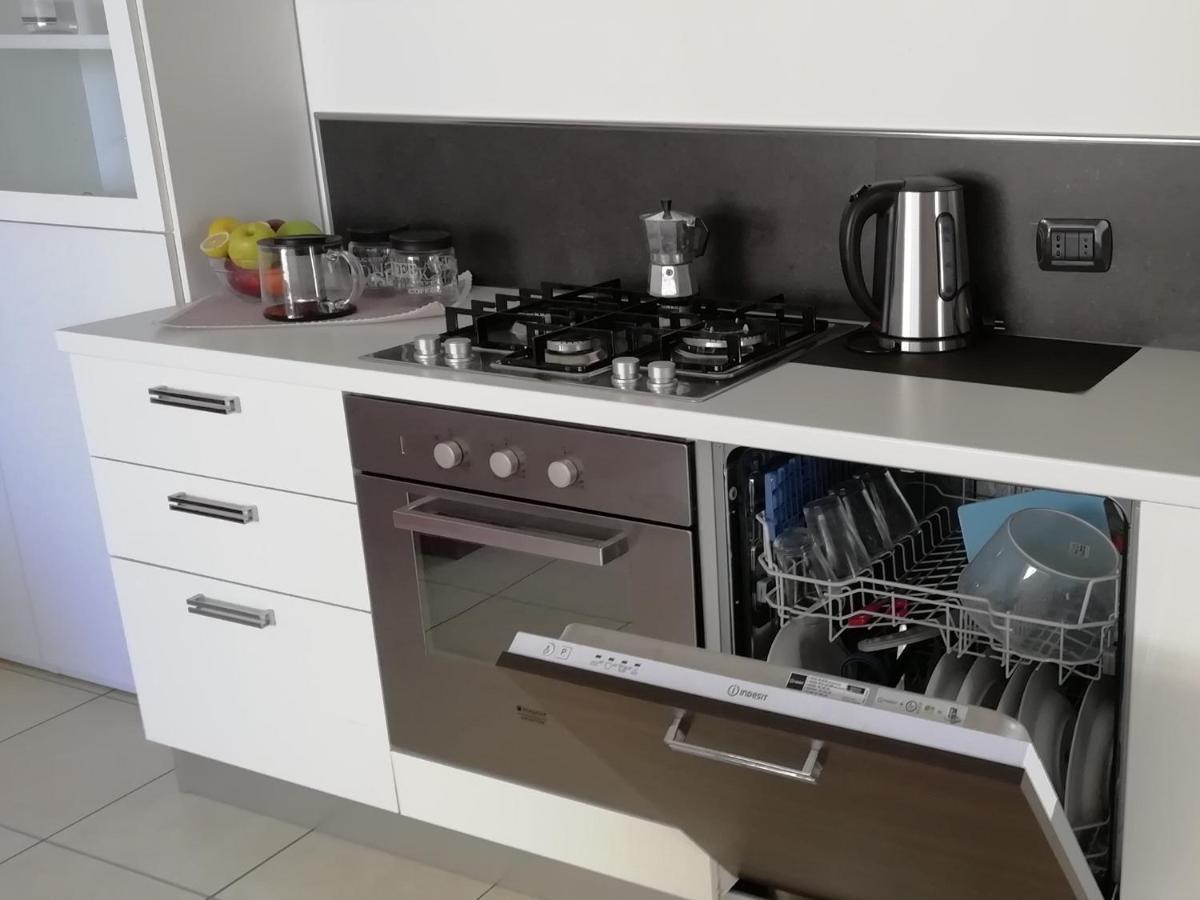 Brezza Da Mare Apartman Rimini Kültér fotó