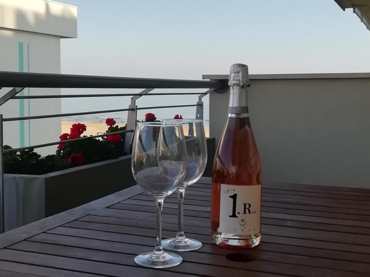 Brezza Da Mare Apartman Rimini Kültér fotó