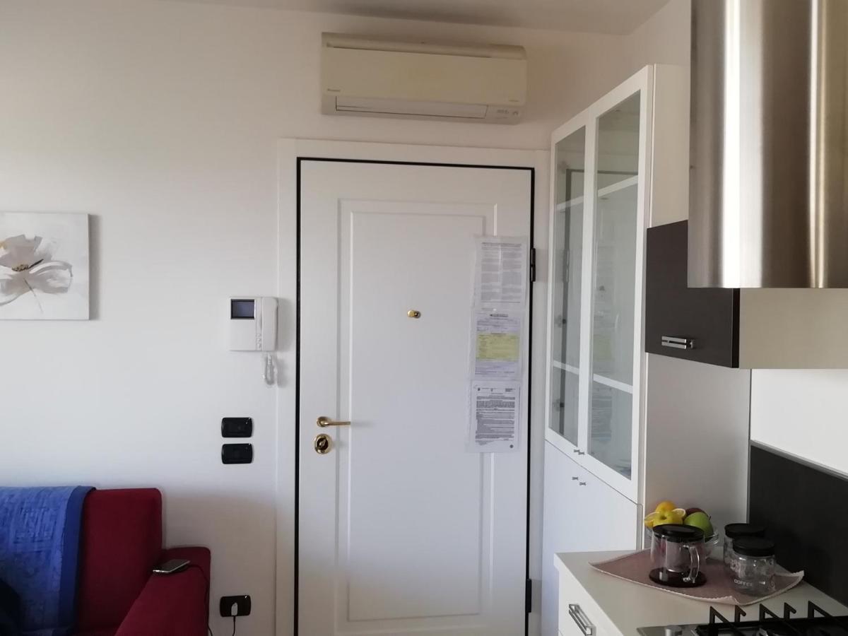 Brezza Da Mare Apartman Rimini Kültér fotó