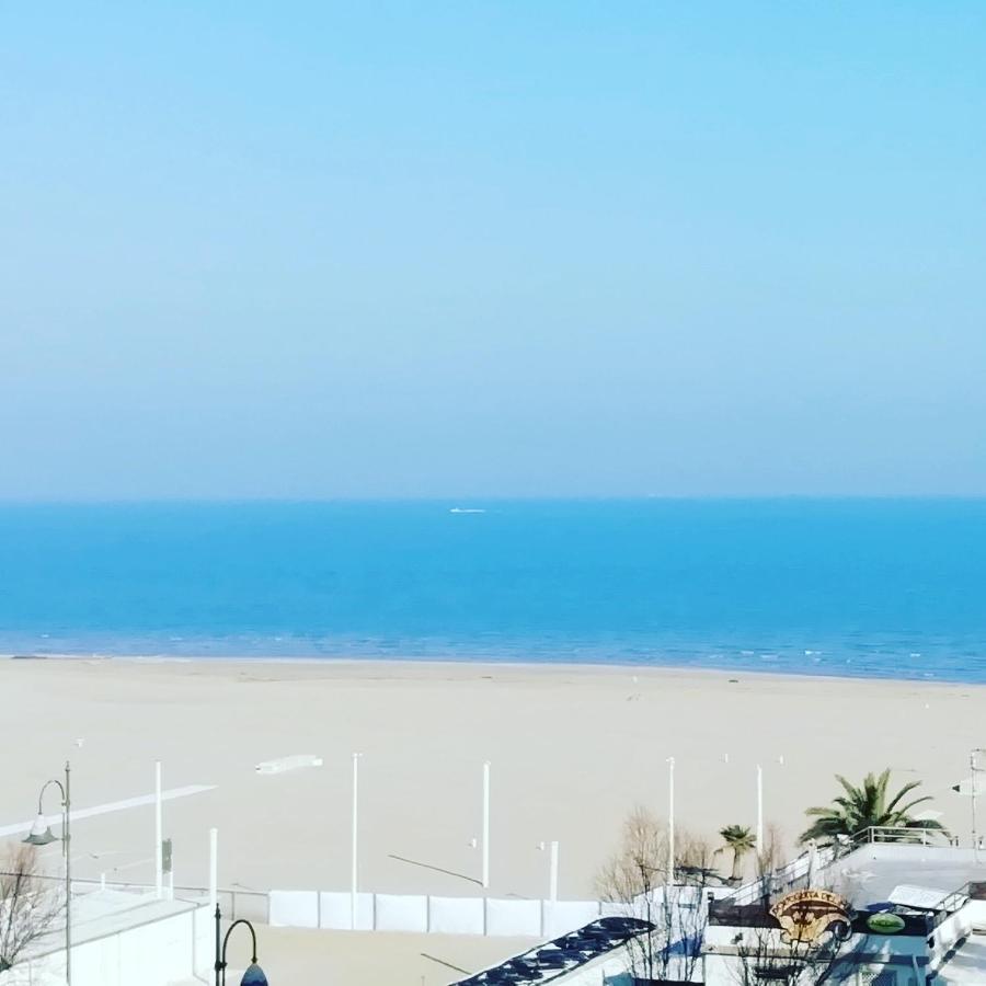 Brezza Da Mare Apartman Rimini Kültér fotó