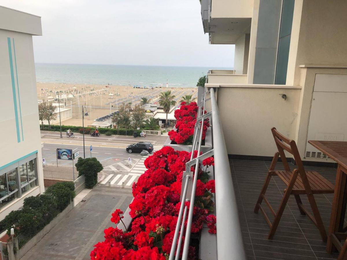 Brezza Da Mare Apartman Rimini Kültér fotó