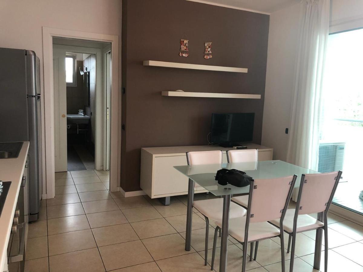 Brezza Da Mare Apartman Rimini Kültér fotó