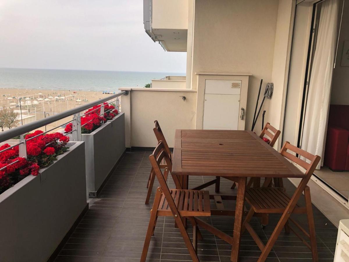 Brezza Da Mare Apartman Rimini Kültér fotó