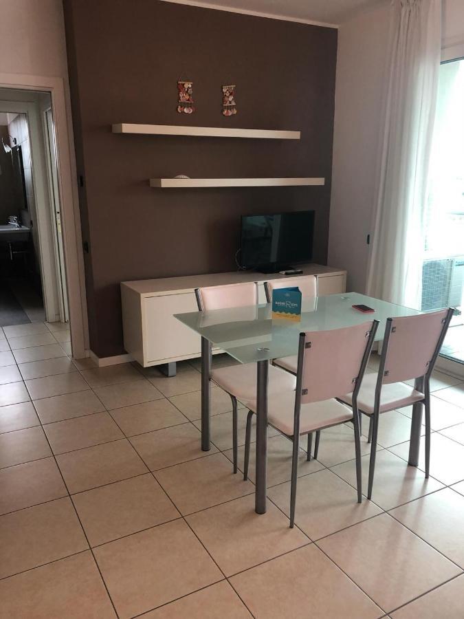 Brezza Da Mare Apartman Rimini Kültér fotó