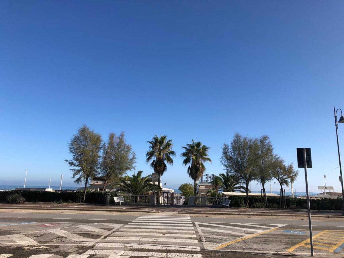 Brezza Da Mare Apartman Rimini Kültér fotó