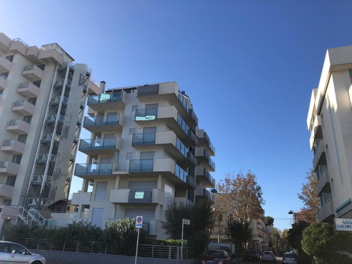 Brezza Da Mare Apartman Rimini Kültér fotó